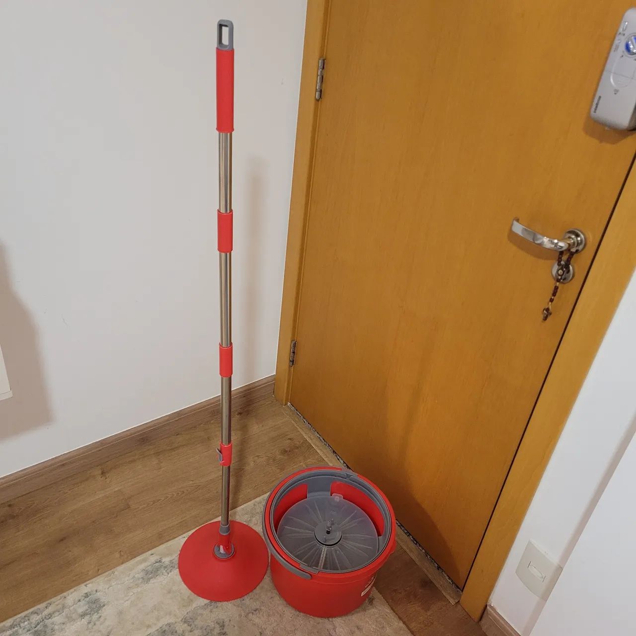 Mop Giratório com Balde para Limpeza - Condor - Foto 2