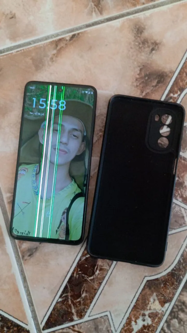 Vendo esse moto g24 do jeito que tá na foto somente interessado pv