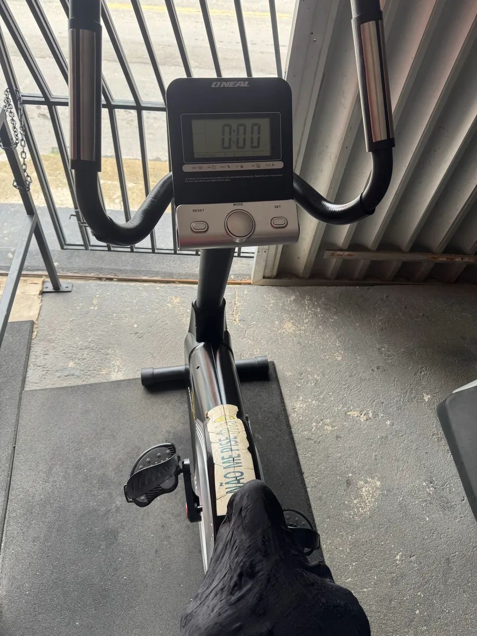 VENDO BICICLETA ERGOMÉTRICA PROFISSIONAL - Foto 4
