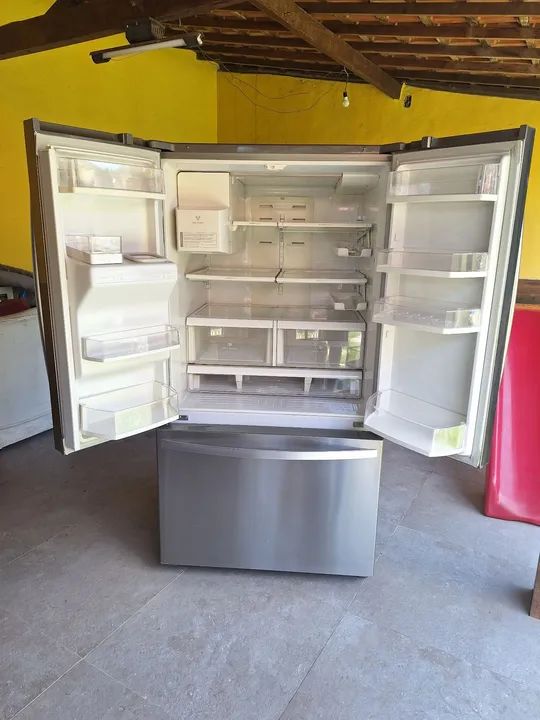 Semi nova Geladeira French door Electrolux - Foto 2