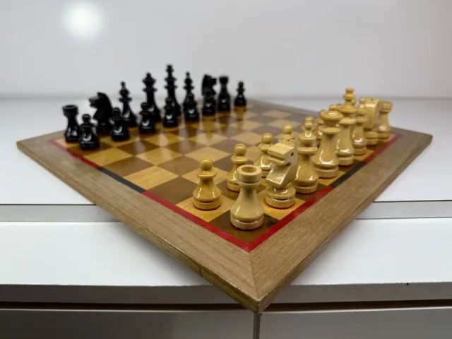 Jogo de Xadrez Artesanal em Madeira - Tabuleiro e Peças (32x32cm) - Foto 2