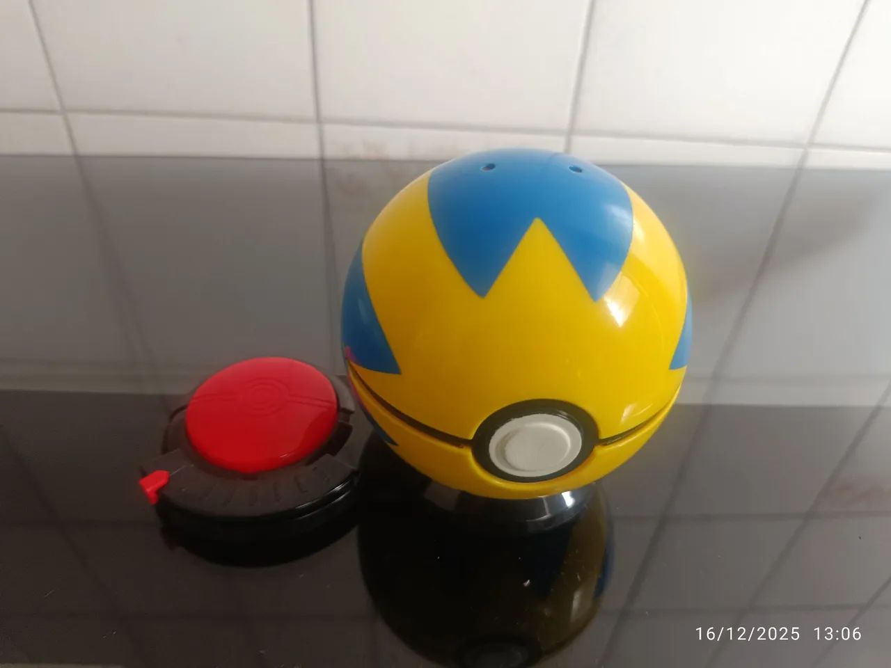 Pokémon Ataque Surpresa Abra e Quick Ball (+ brinde)
