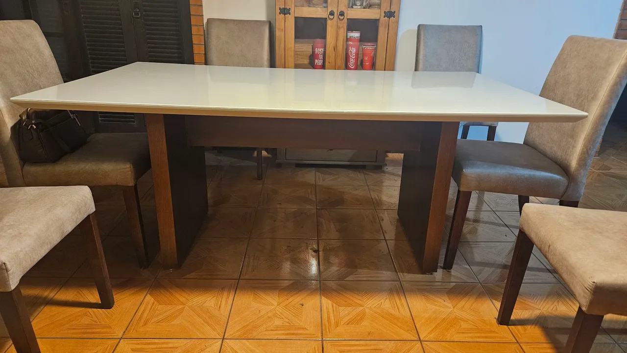 Mesa de jantar com 6 cadeiras