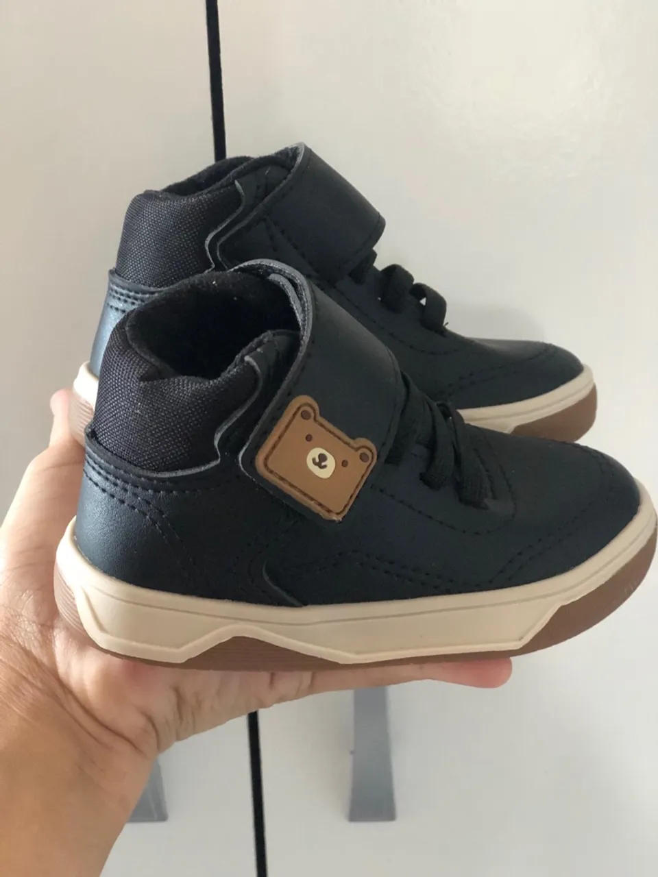 Tênis Infantil Preto com Detalhe de Ursinho