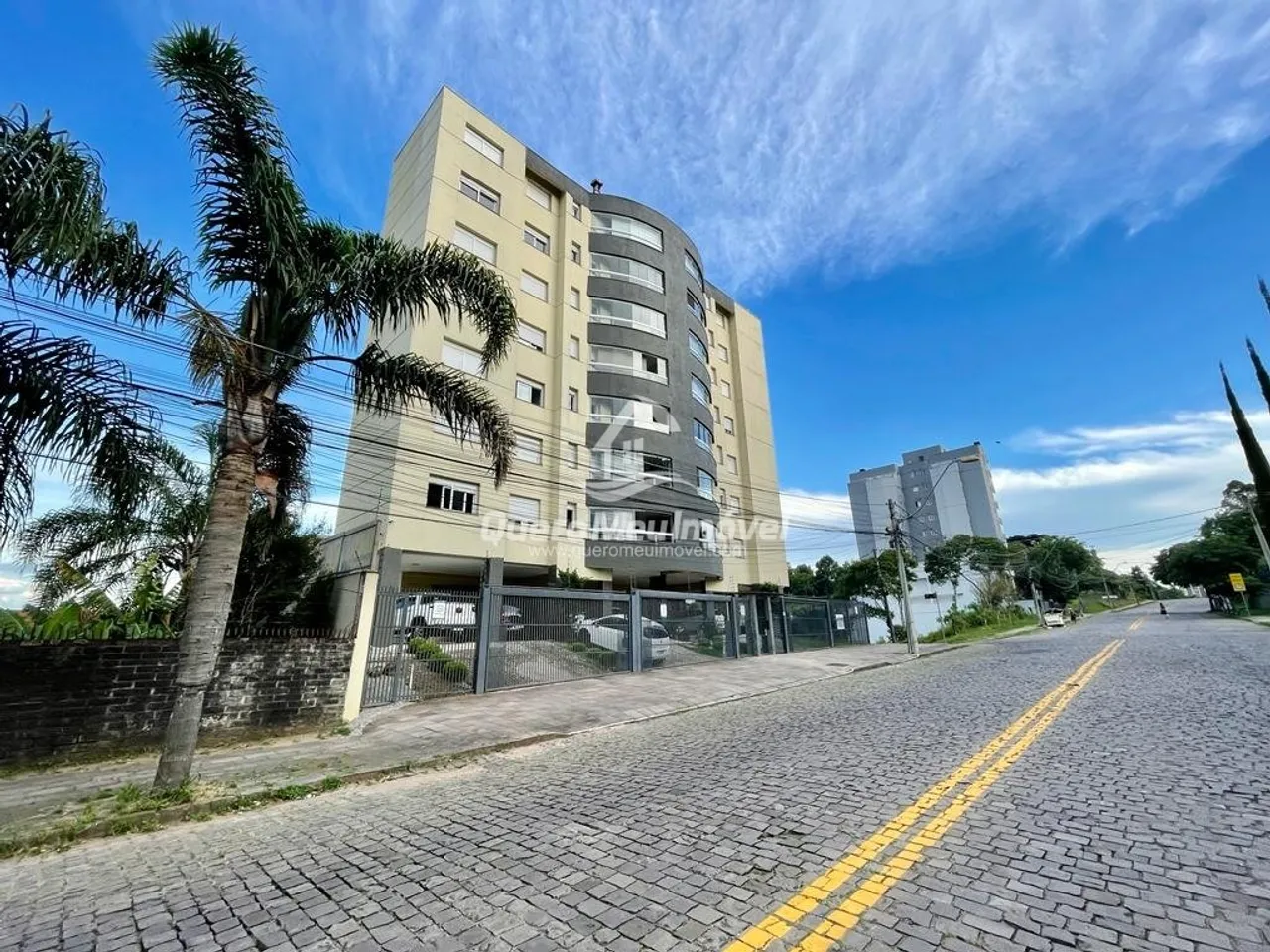 Apartamento com 3 dormitórios e 3 vagas