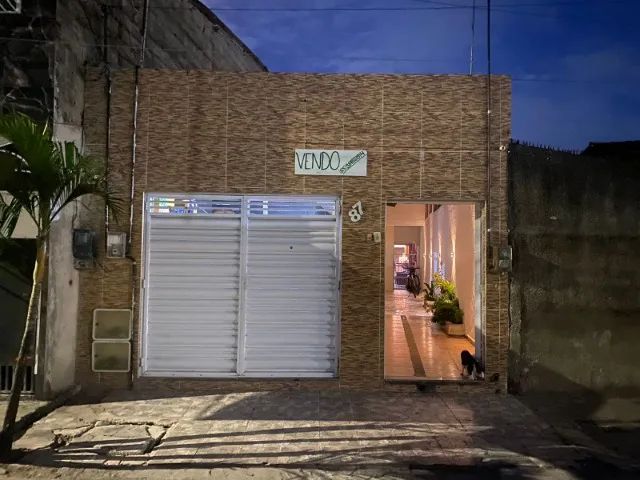 Terreno com 3 casas grandes.