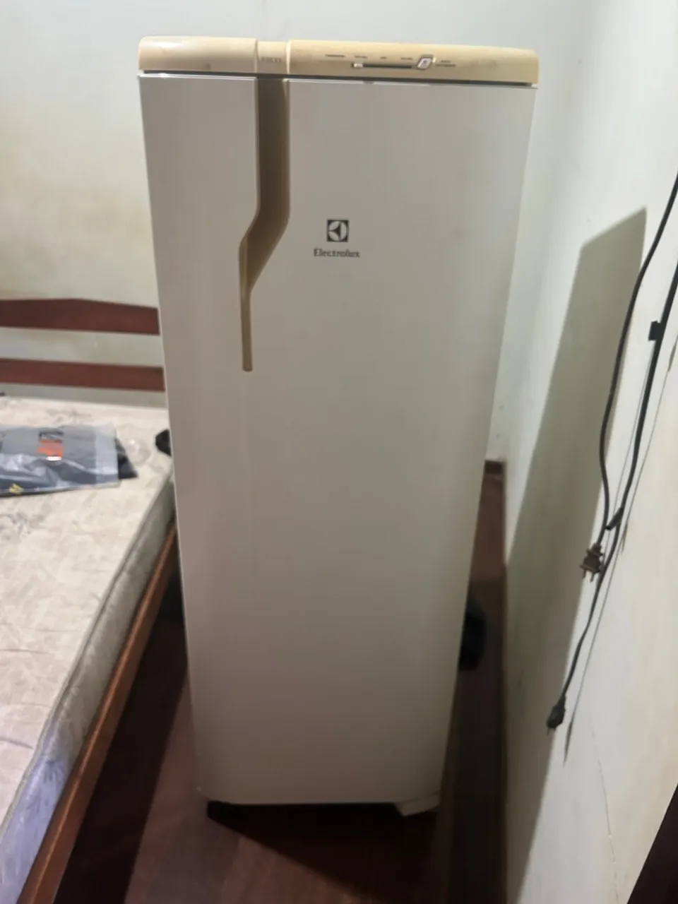 Geladeira Electrolux 262L