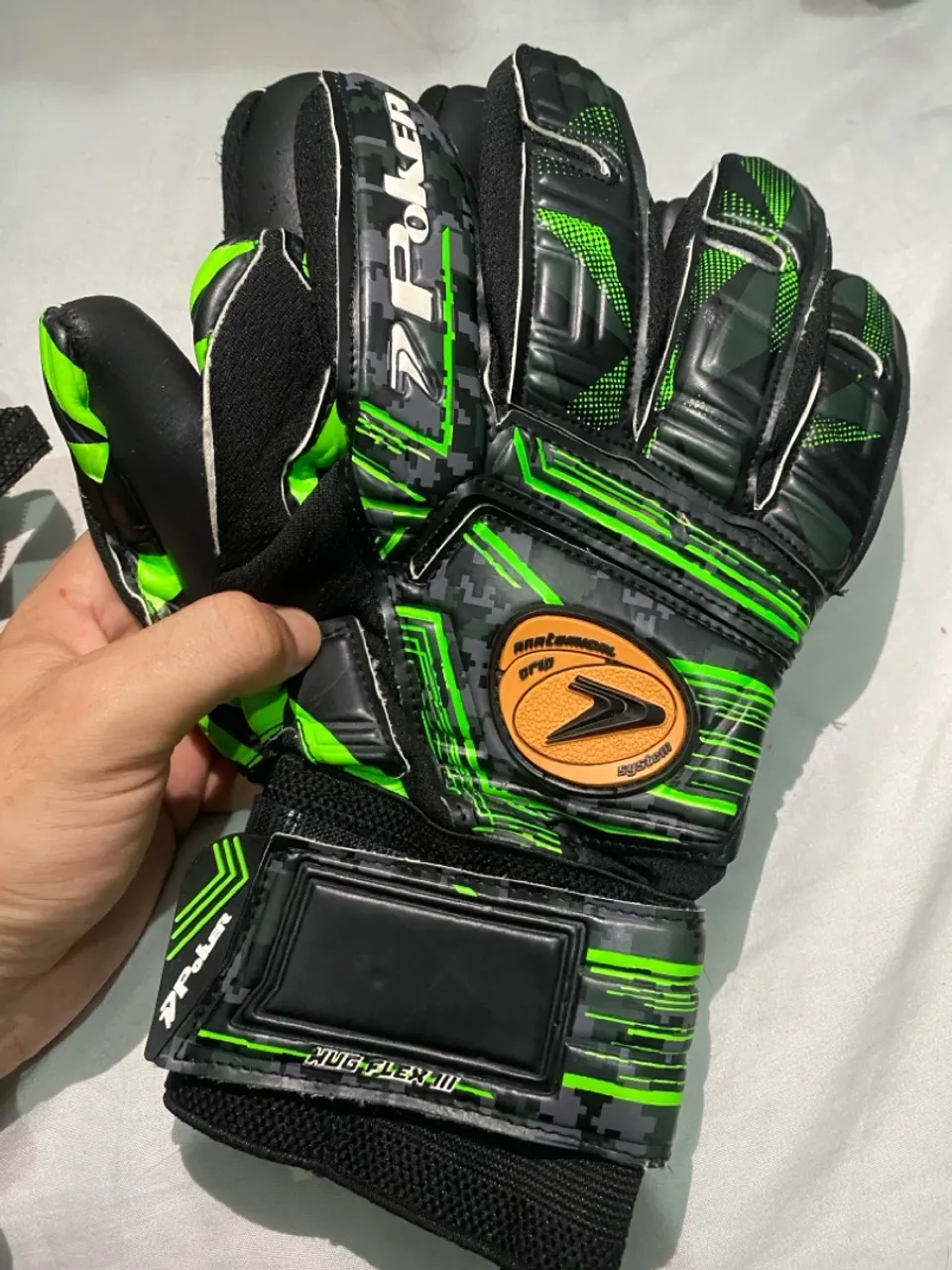 Luva de Goleiro Profissional Poker Hug Flex 3 - Campo | Semi-nova | Alta Performance!