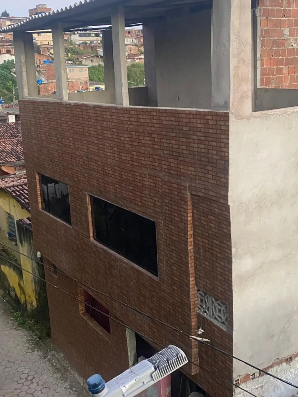 Casa bem localizada macaxeira .