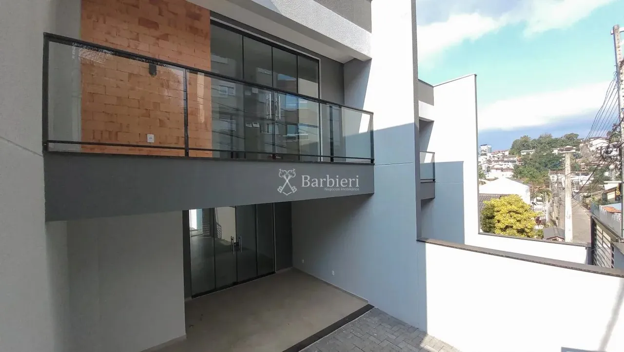 Sobrado com 3 quartos sendo 1 suíte no bairro Água Verde em Blumenau/SC