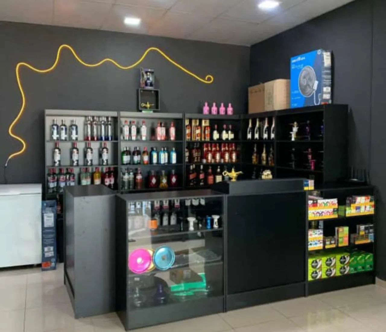 Balcão e Prateleiras para Comércio novos MDF 