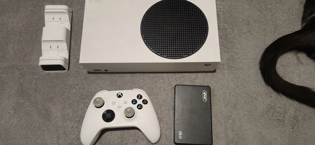 Xbox Series S com acessórios