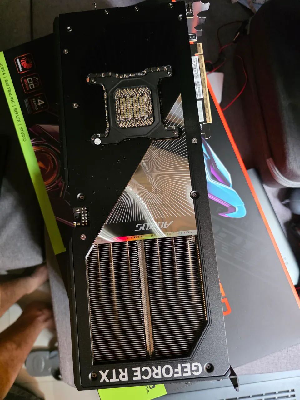 Rtx 5090 aorus master 32gb - Foto 3