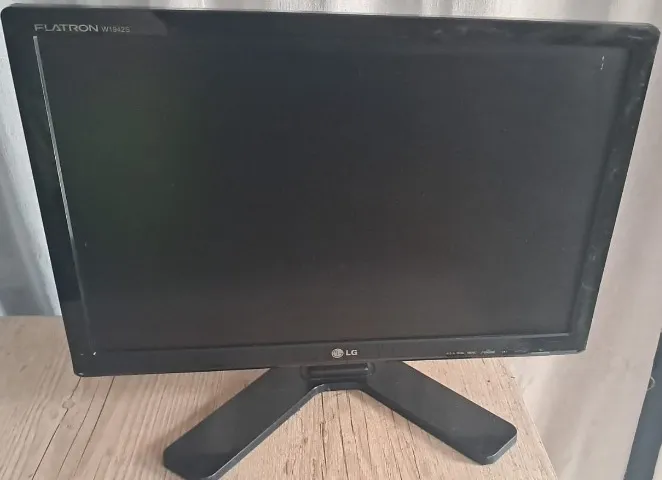 [USADO] Monitor 19" LG Flatron W1942S. Entrada VGA. Funcionando Perfeitamente