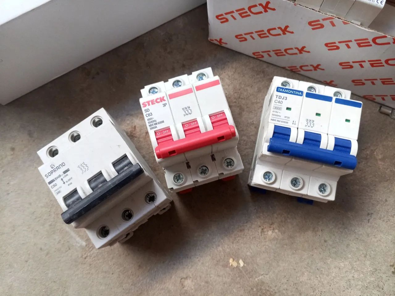 DISJUNTORES TRIPOLAR 64385782601217120