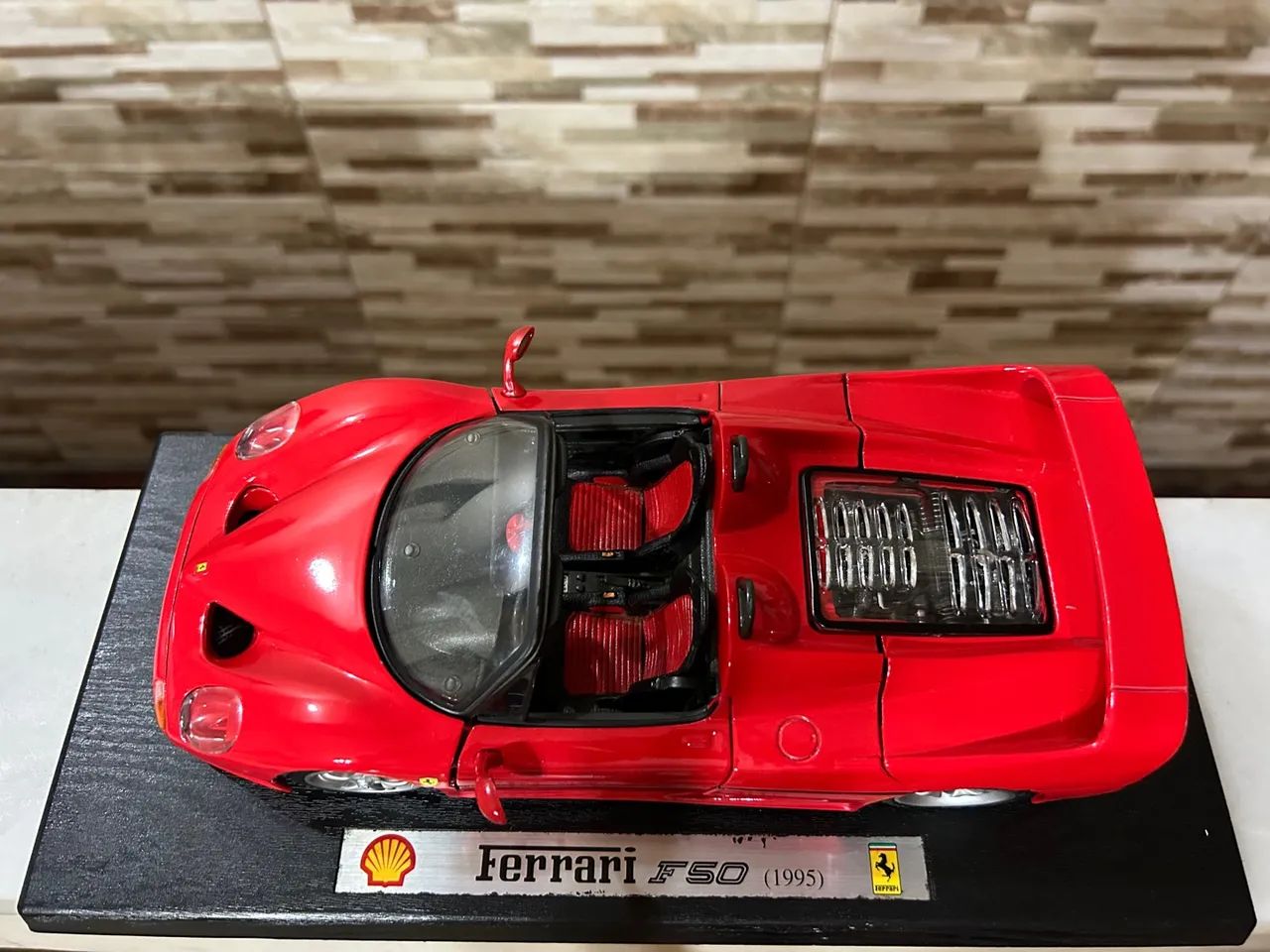 Collezione フィギュア シェル フェラーリ F50  1995 F50: A Shell Collezione 1:18 scale 1995 Ferrari F50. Red