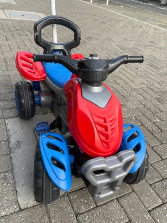 Vendo carrinho de passeio quadriciclo infantil  - Foto 2