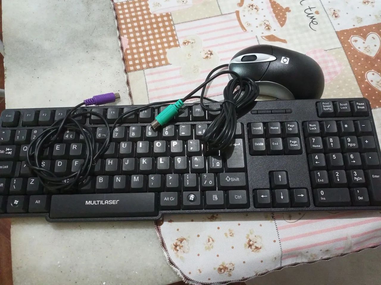 Teclado de computador e mouser 