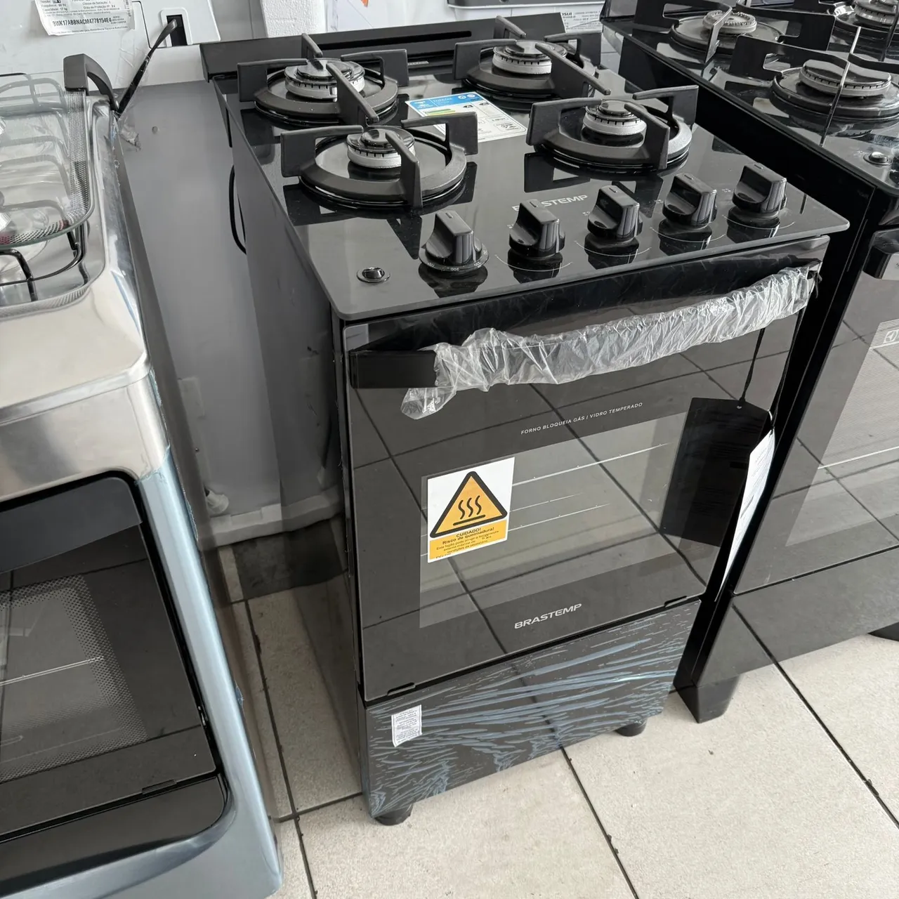 Fogão Brastemp com Design Moderno e Forno Espaçoso