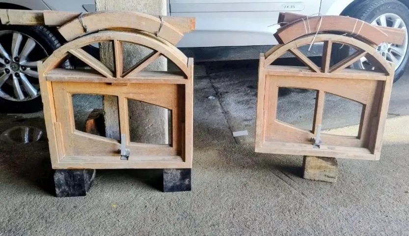 ? Vendo  janela colonial para banheiro Nova 60 x 60 ? 350,00 cada 