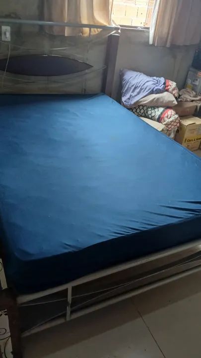 Vendo cama de casal de madeira 
