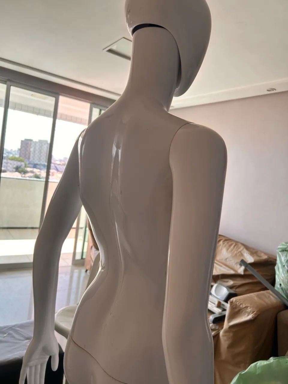 Manequim pose de fibra Feminino Branco em Perfeito Estado - Foto 5