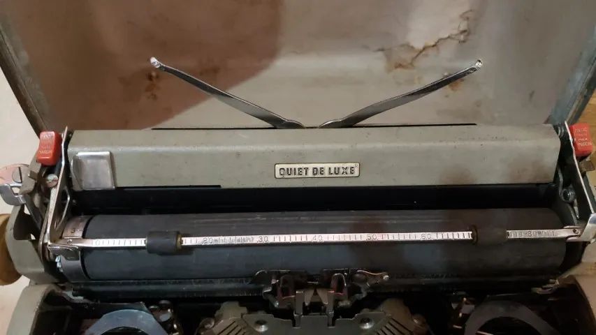 MAQUINA DE ESCREVER ANTIGA - Foto 4