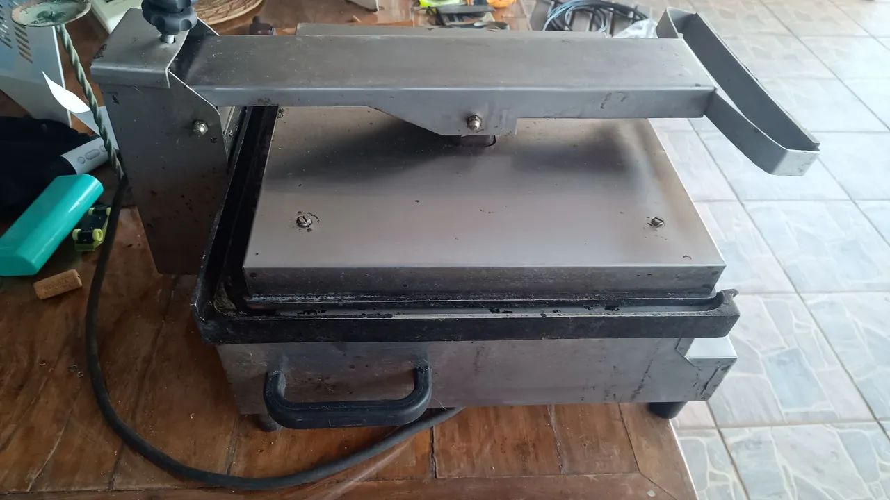 Sanduicheira/Grill Croydon SSGL Industrial,3200V/220V