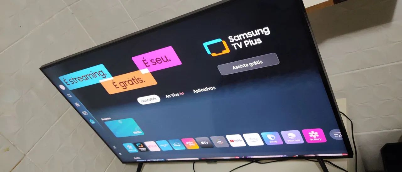 Tv Samsung 43 polegadas Crystal UHD 4K 3 em 1 em ótimo estado apenas 1 ano de uso.