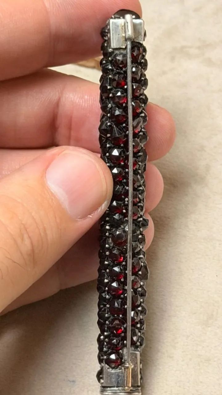 Broche em Prata com Granada - 9,2 cm - Foto 2