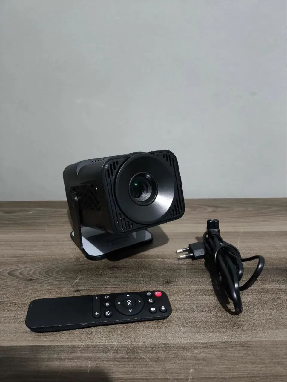 Projetor 4k completo todos canais, Android, telão até 150 polegadas top 64418734306562122