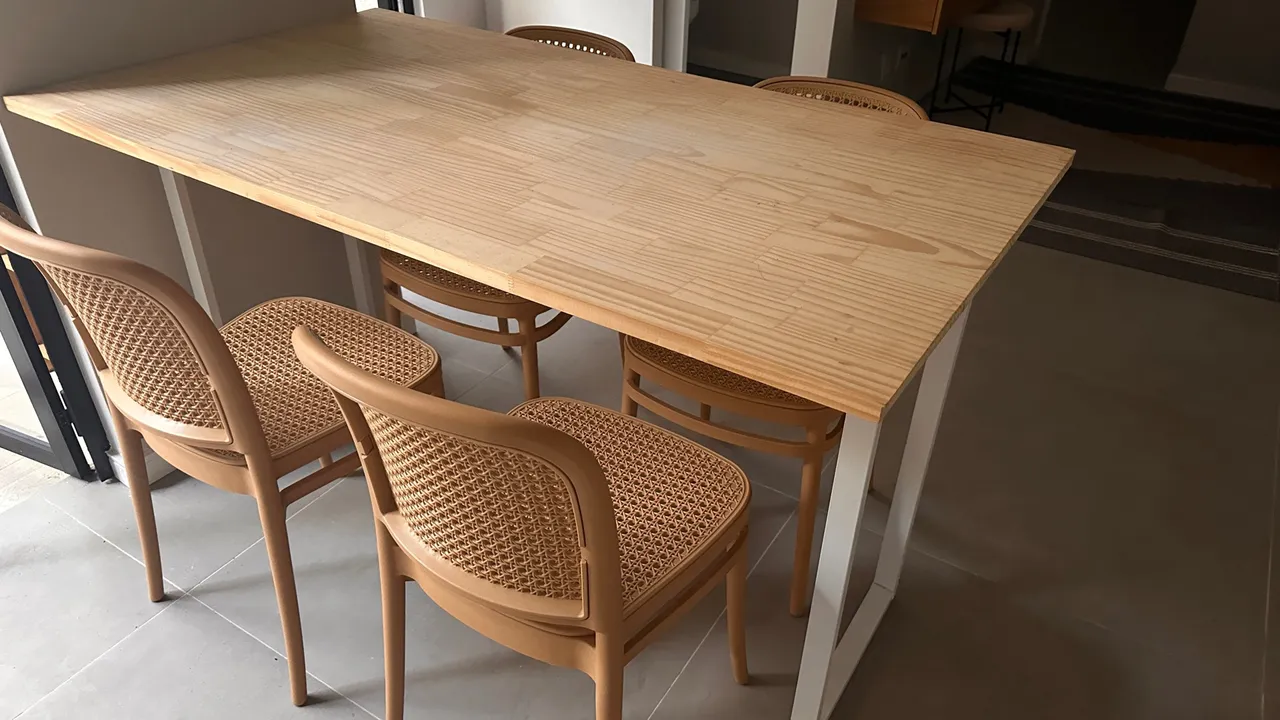 Mesa com 4 cadeiras
