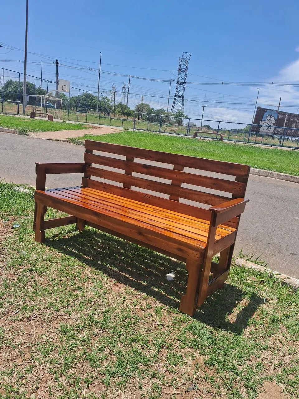 Lindo banco 03 lugares feito com madeira de pallet  - Foto 2