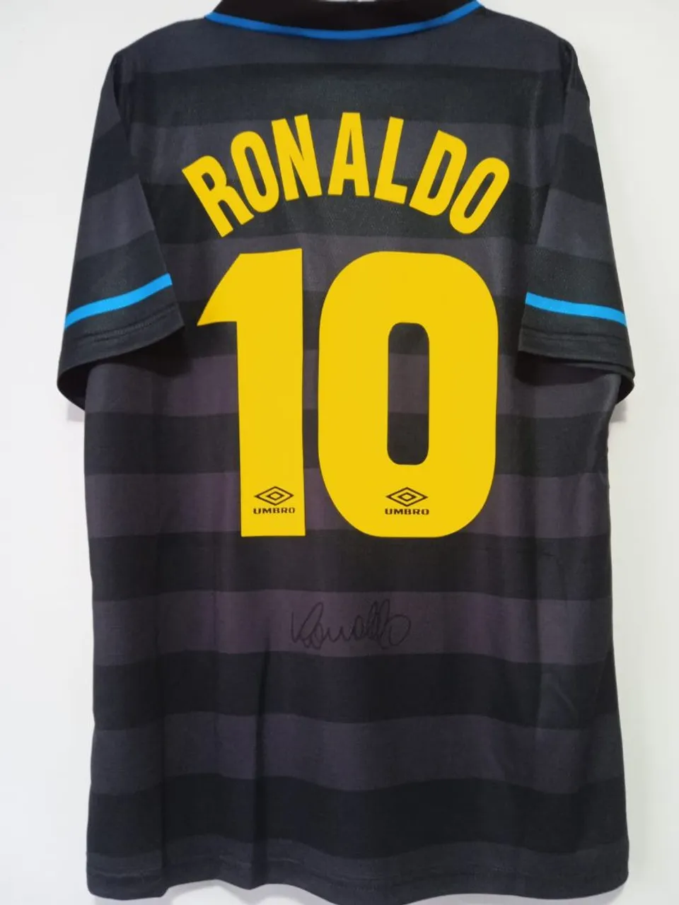 Camisa Inter Milão Campea Copa UEFA 1997 / 1998 #10 Ronaldo Autografada Certificada