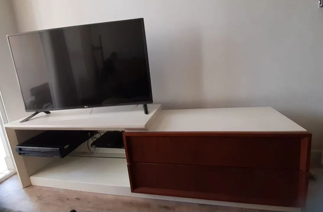Rack para TV em laca, moderno e espaçoso - Foto 2