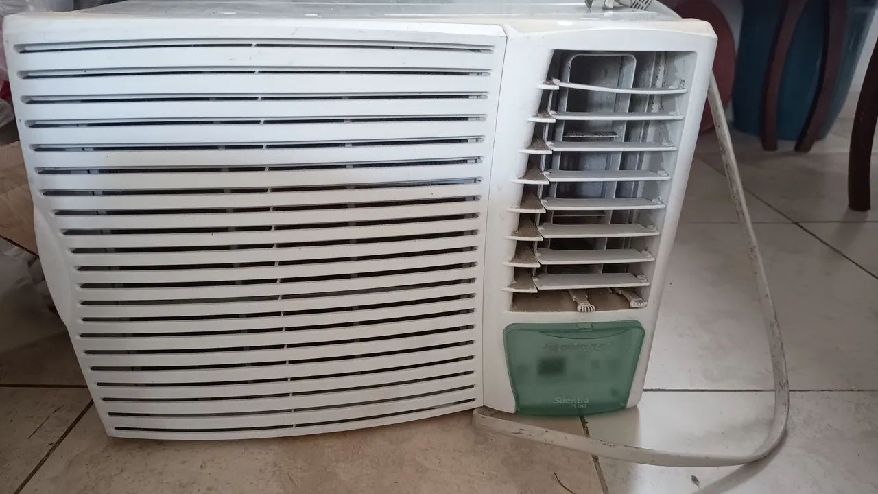 Lote 2 aparelhos Springer Silentia 10.000 e 7.500 BTUS 110V + TV 32 polegadas Philco