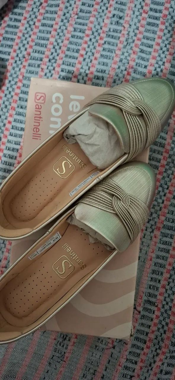 Sapatilha Dourada Santinelli - Conforto e Estilo!
