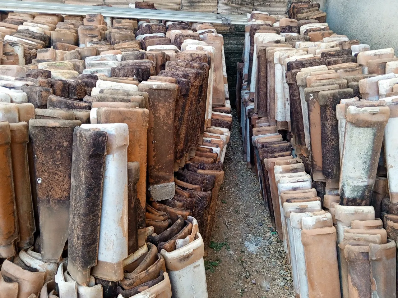 Telhas de cerâmica antigas