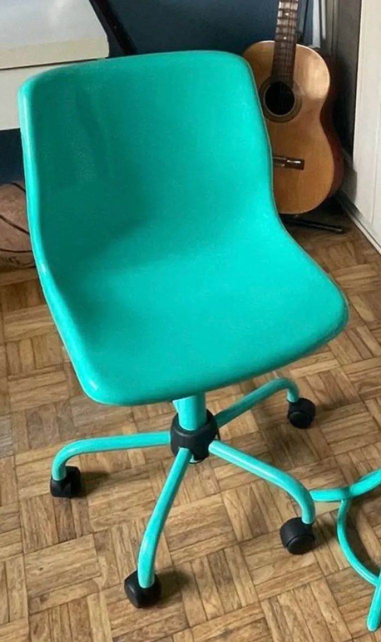Cadeira semi nova escritório 