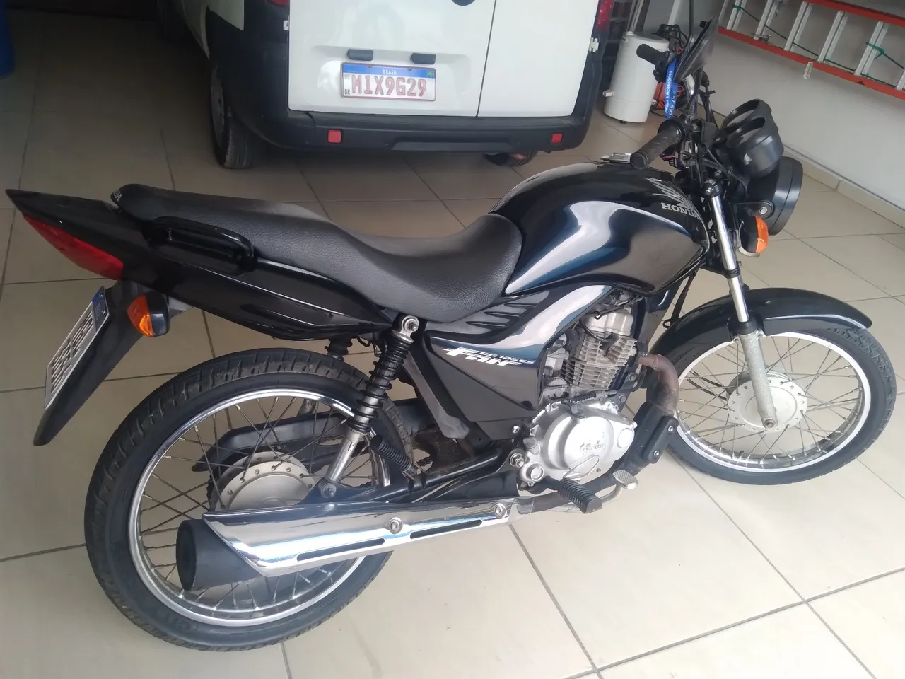 Vendo cg 125 com apenas 9.800 km