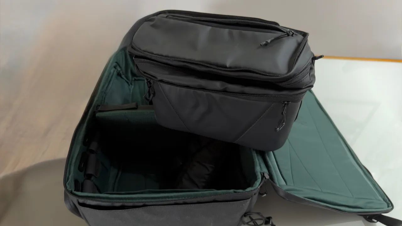 Mochila para câmeras profissionais e drones 25L - Foto 4