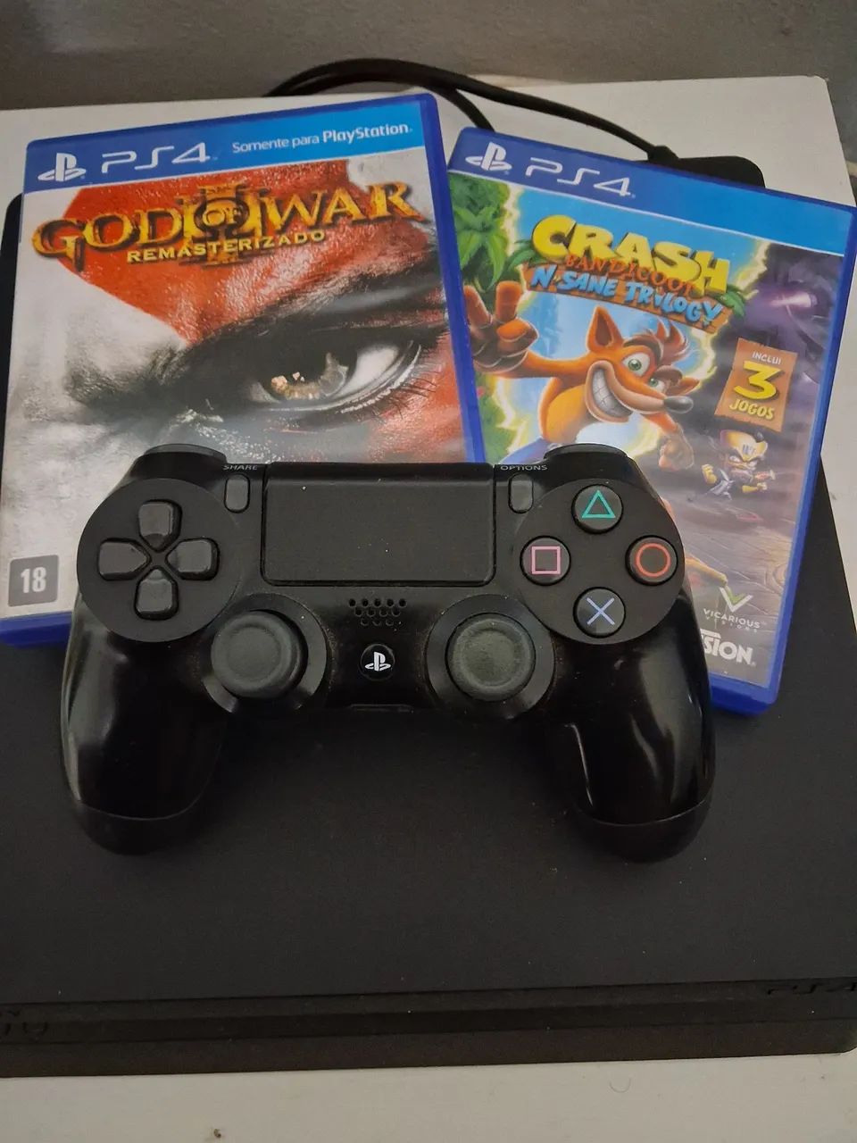 PS4 SLIM 500GB + 2 jogos e controle usado - Foto 2