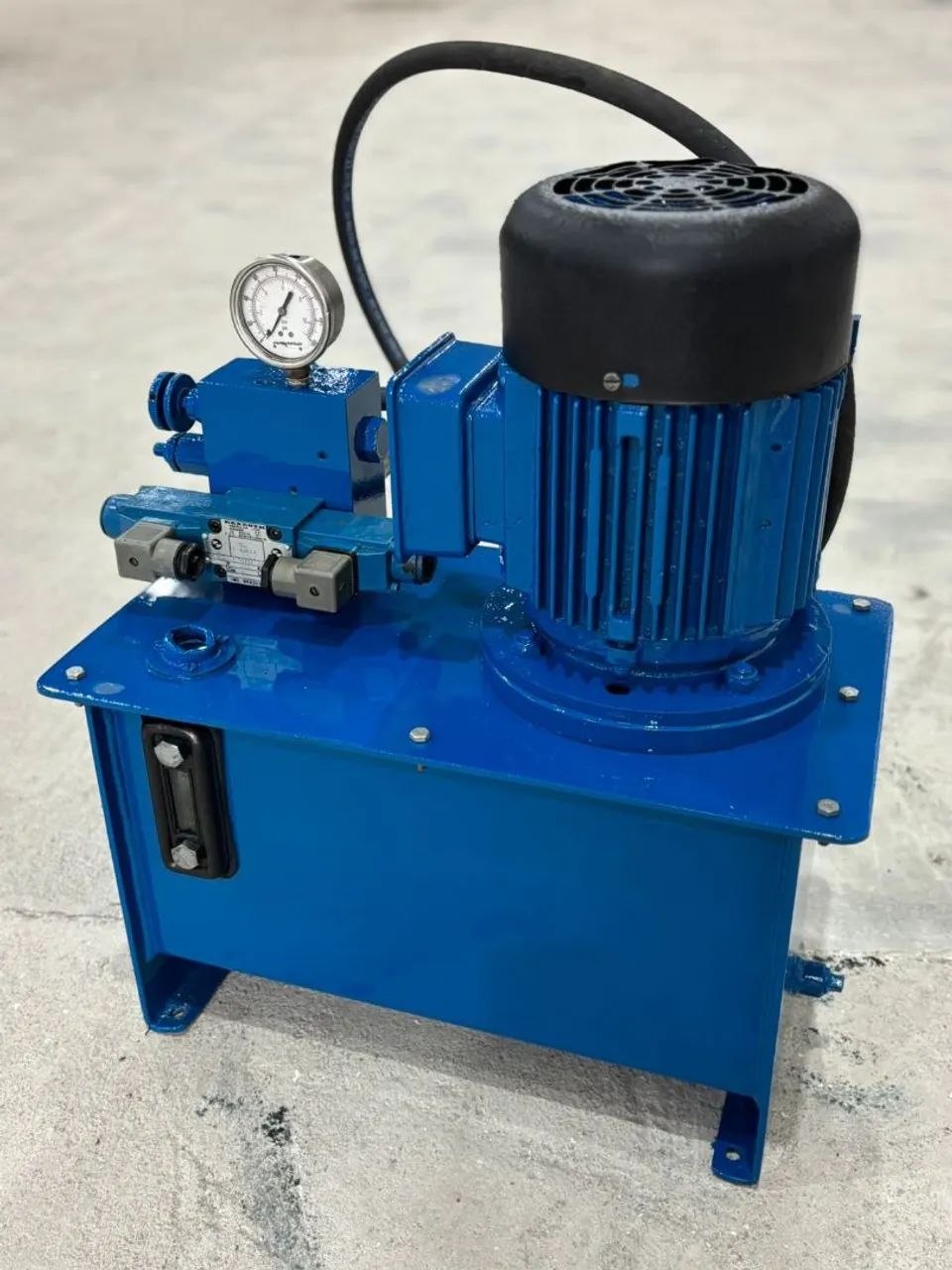 Unidade hidráulica 2 cv 4 lpm reservatório 15 litros 