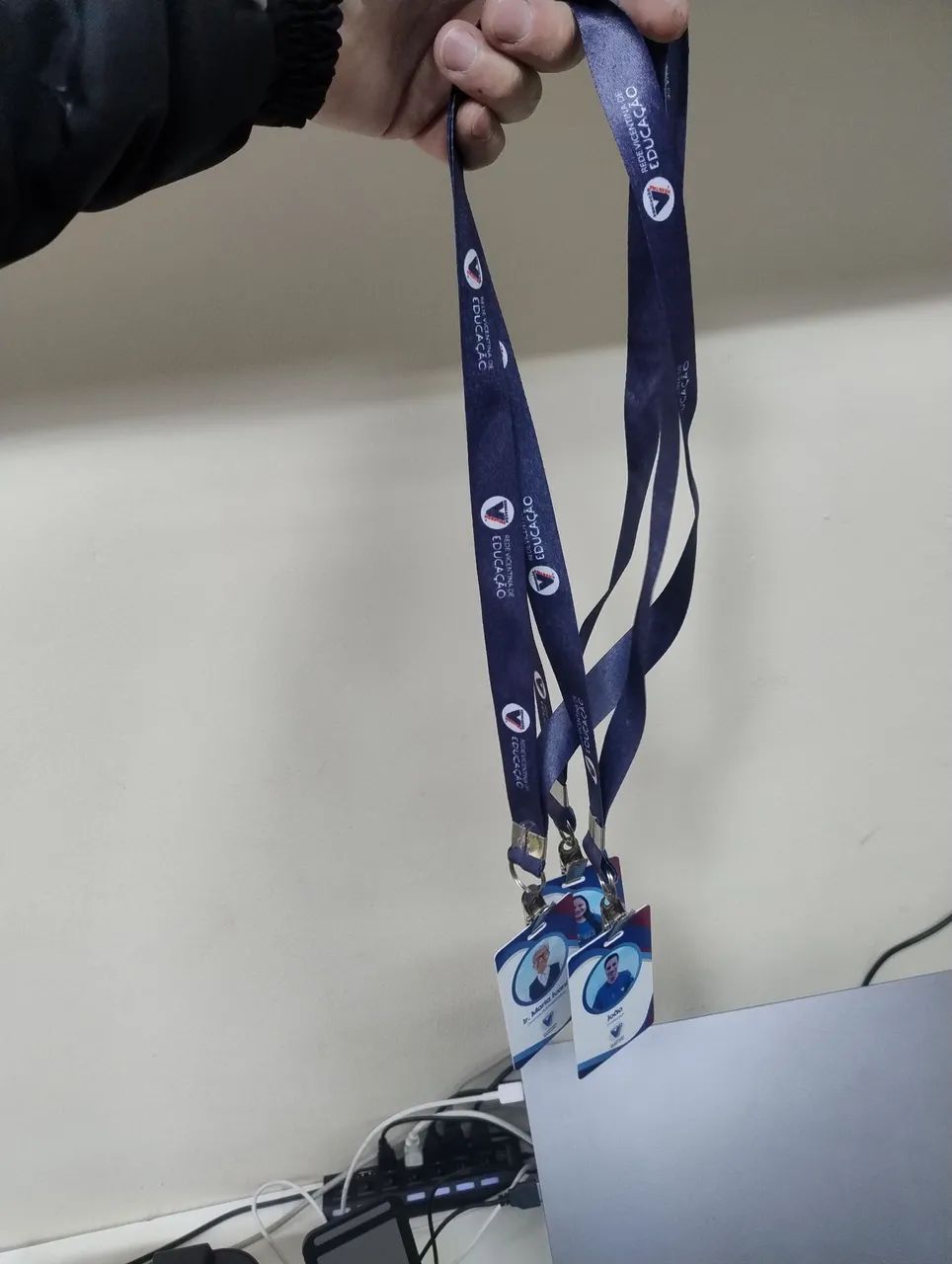 Crachás e Cordões para Eventos -Grafitte Brindes