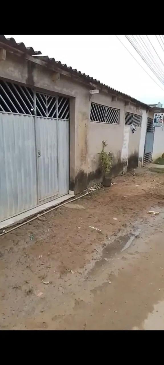 Vende-se está casa com 2 apartamentos!