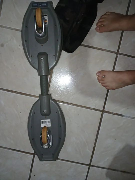 Vendo  um  skate  de  2 rodas  que  brilhar 