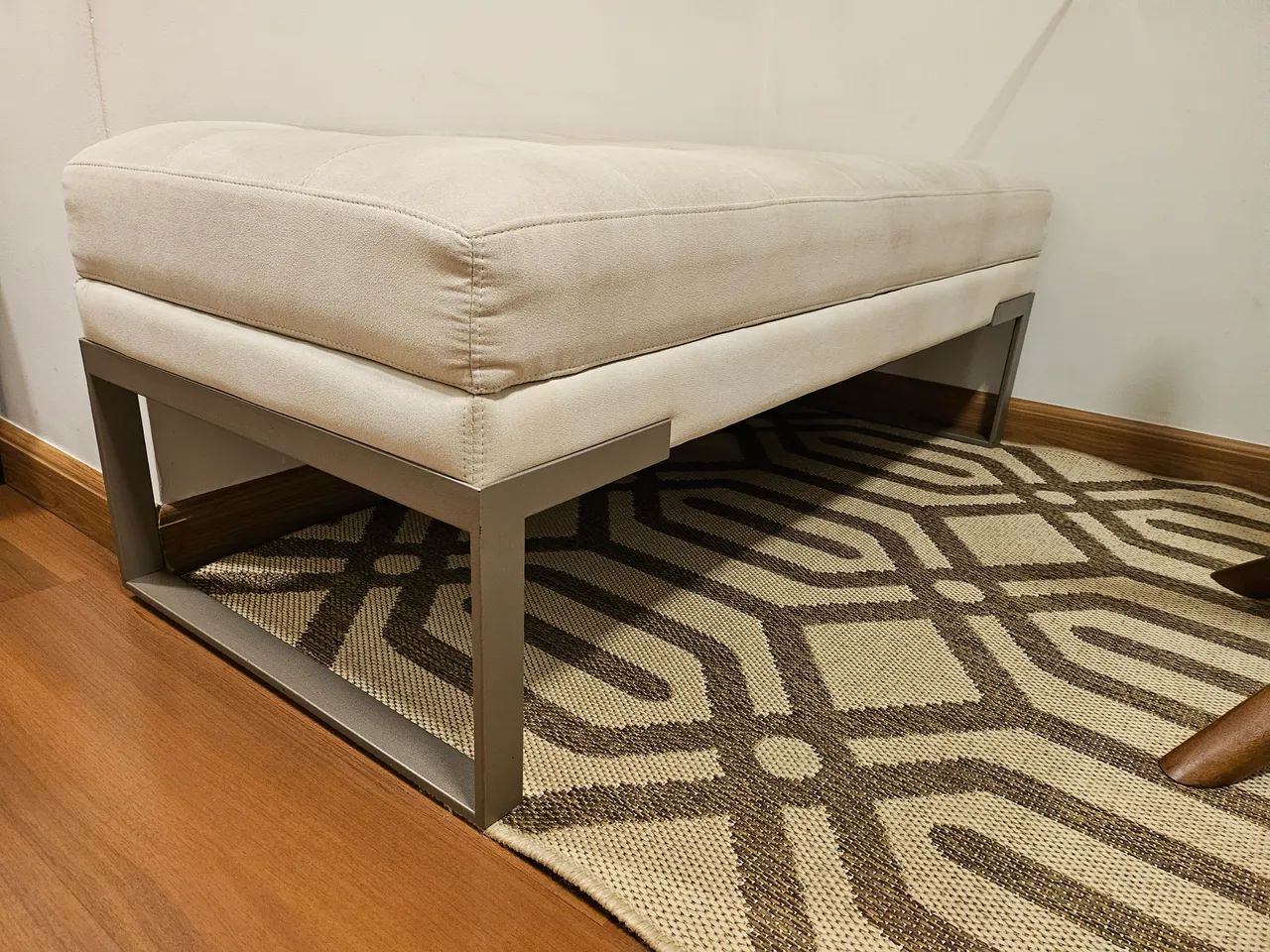 Sala de jantar premium, mesa, cadeiras, banco e tapete - Foto 4