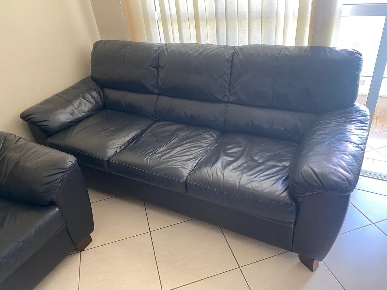 DESAPEGO RELÂMPAGO - Conjunto 2 sofas e mesa 6 lugares - Foto 2