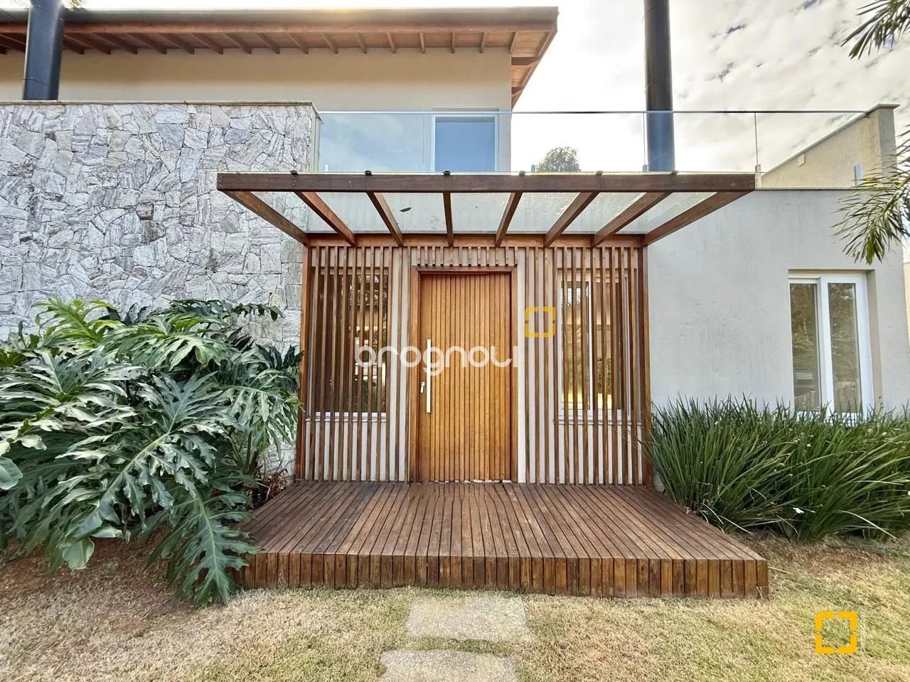 Casa nova com 197m2, em condomínio, com 4 suítes, em Garopaba/SC