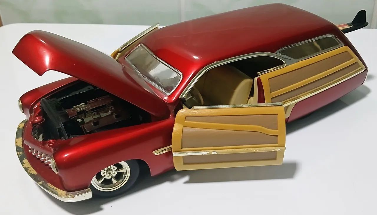 Miniatura 1/18 Mercury Woodie vermelho - Hobbies e coleções